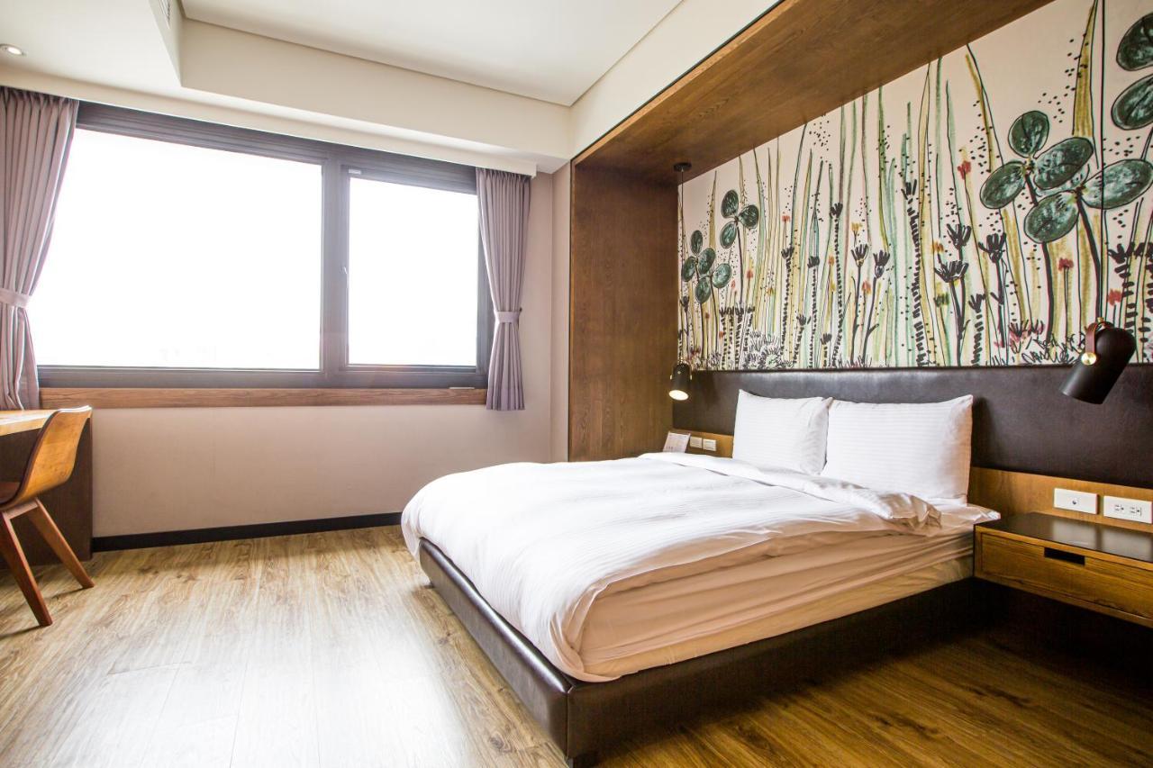 Easylazy Inn Taichung Exterior photo