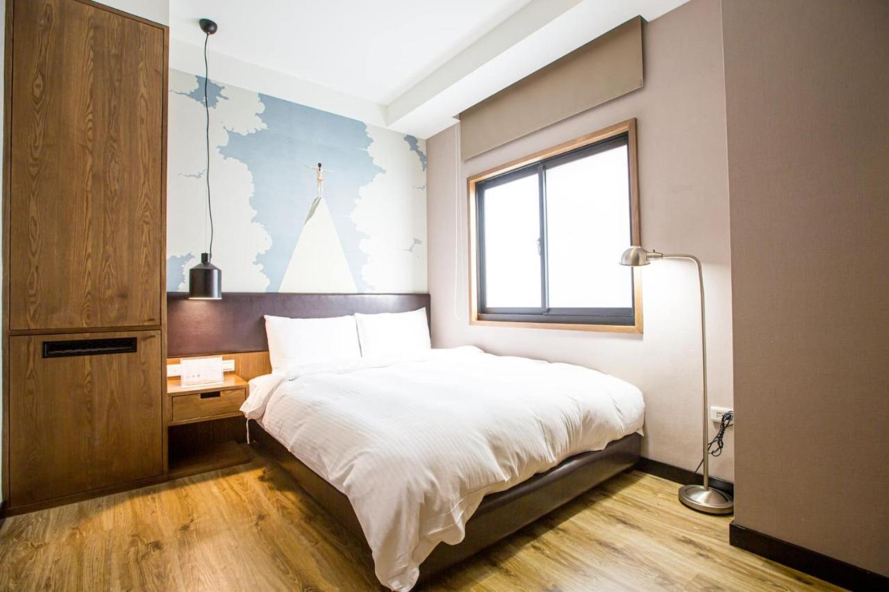 Easylazy Inn Taichung Exterior photo
